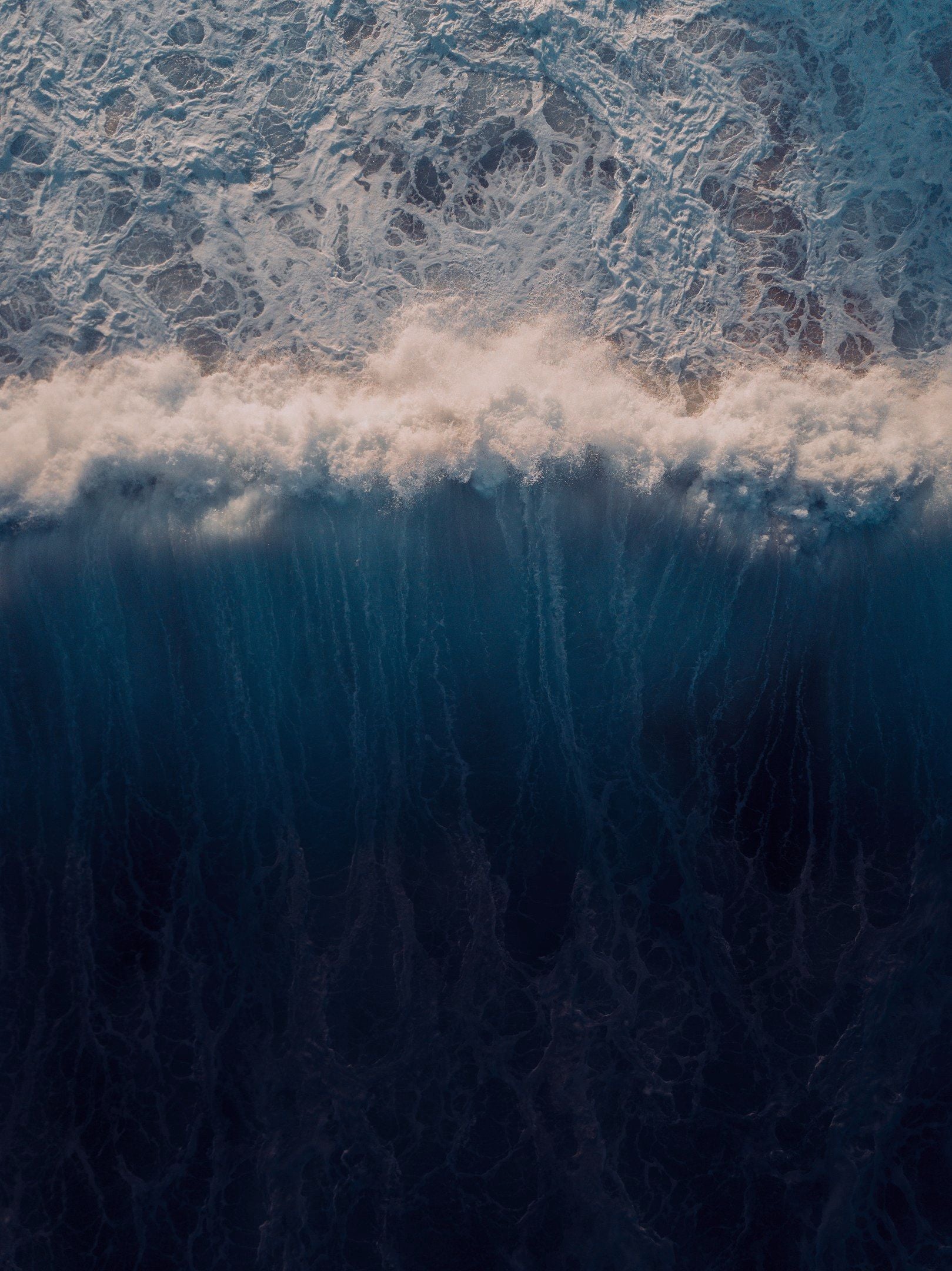 image showing the beauty and power of the blue vast sea, the strong waves, the inspiration behind Meezan, the wellness brand 